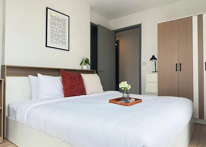 Near Bts L Workspace And Kitchen - Pool And Gym L Sontana Appartement Bangkok