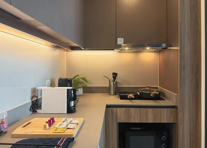 Near Bts L Workspace And Kitchen - Pool And Gym L Sontana Appartement *